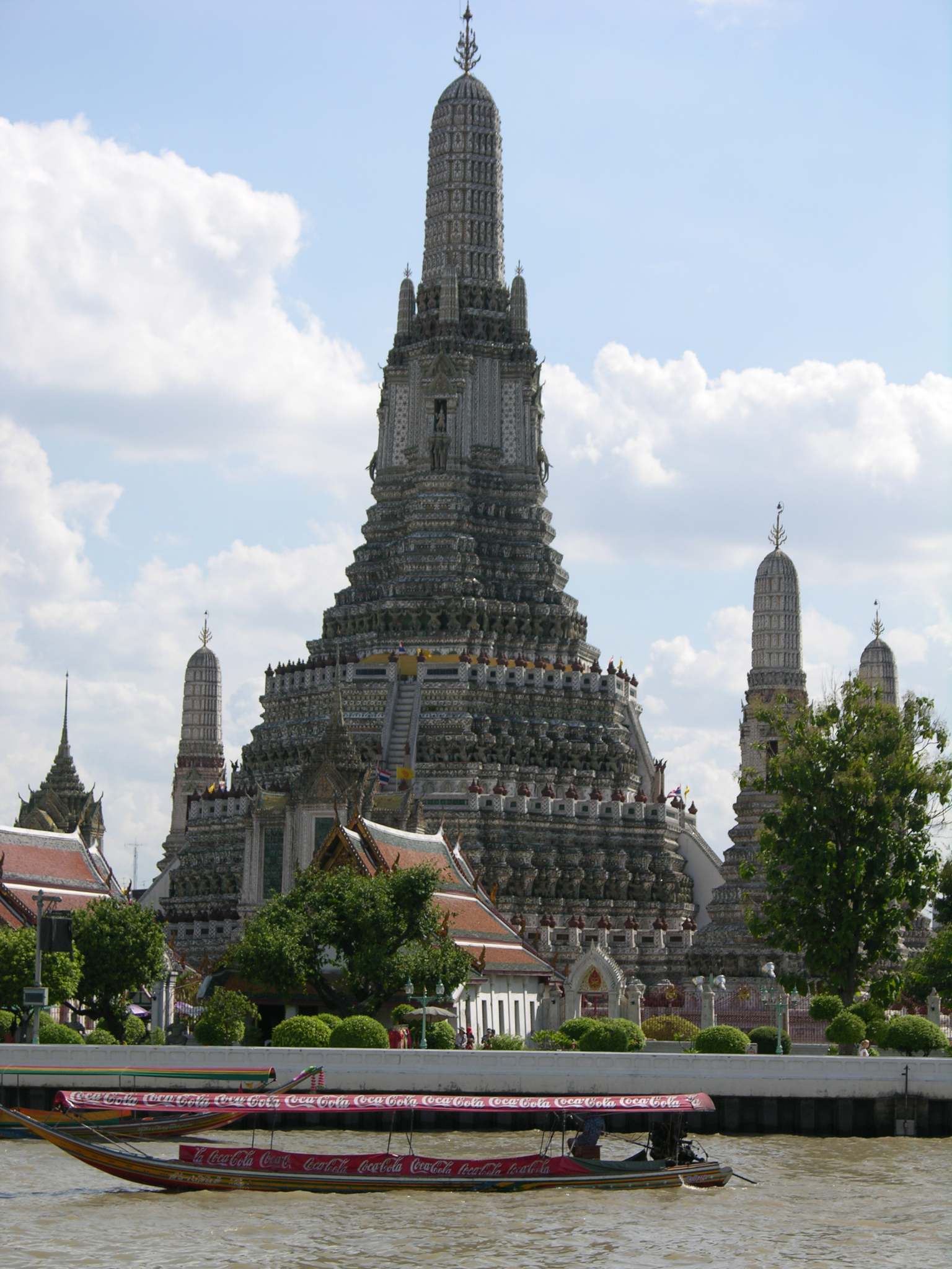 Bangkok 02 10 Wat Arun Temple of Dawn The 79m high Wat Arun is a Khmer-inspired tower, the centerpiece of the 